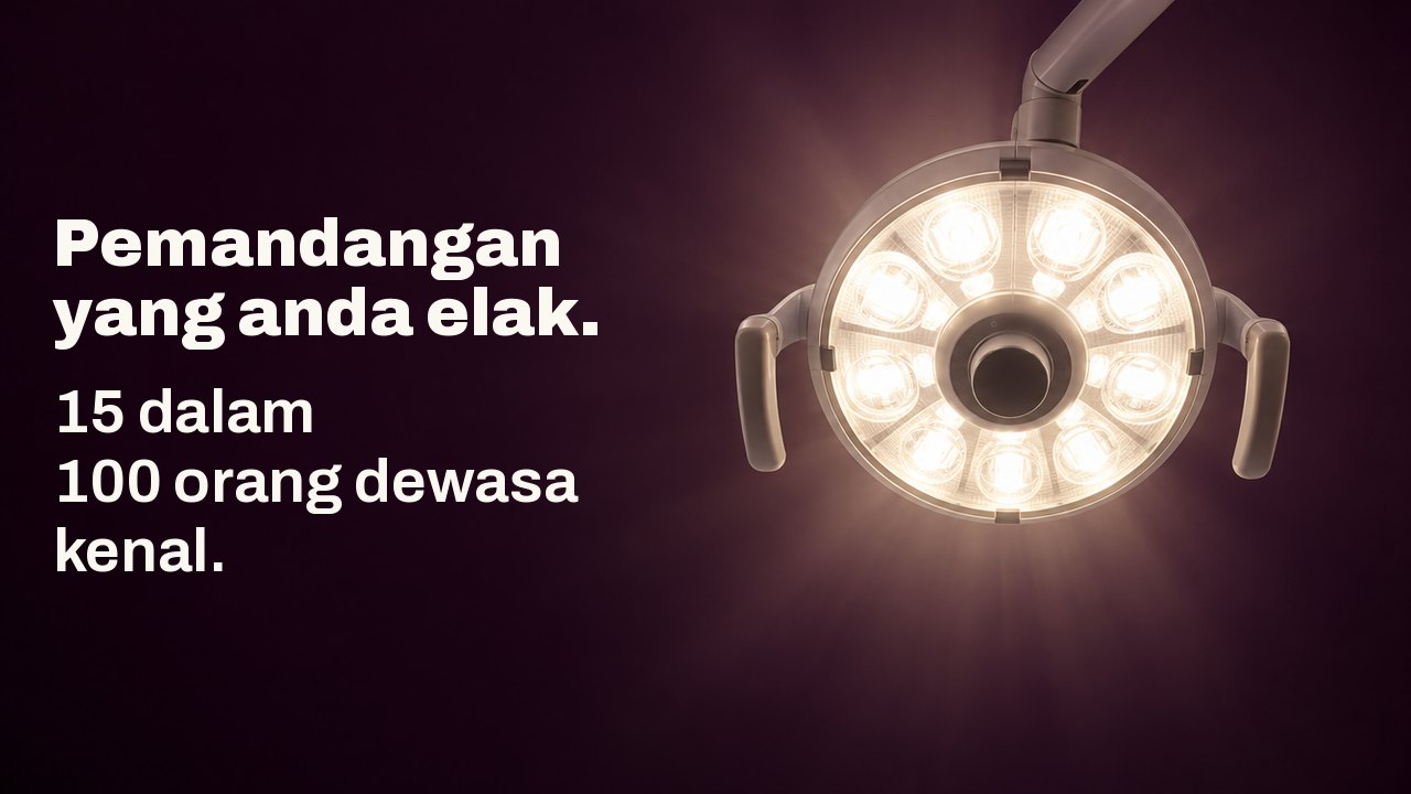 Pemandangan yang anda elak. 15 dalam 100 orang dewasa kenal. Pemandangan dari kerusi pergigian, terus ke atas: lampu pergigian bulat menyala putih hangat berlatarkan siling ungu terung yang pekat.