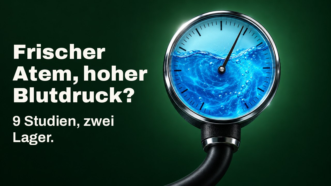 Frischer Atem, hoher Blutdruck? 9 Studien, zwei Lager. Ein rundes Blutdruckmessgerät, dessen gläsernes Zifferblatt mit wirbelnder blauer Mundspülung gefüllt ist, der Zeiger neigt sich zum hohen Bereich, vor einem tiefen Waldgrün.