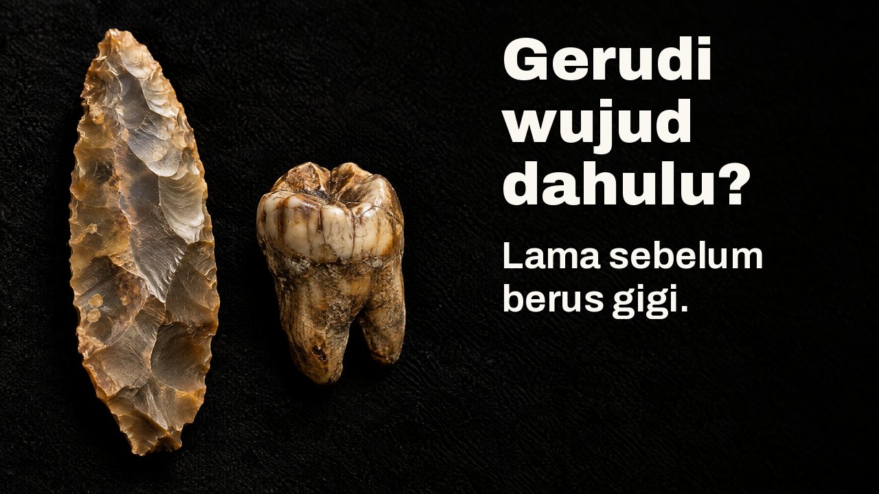Gerudi wujud dahulu? Lama sebelum berus gigi. Di bawah lampu sorot muzium: bilah batu api purba di sebelah gigi geraham fosil di atas baldu hitam.