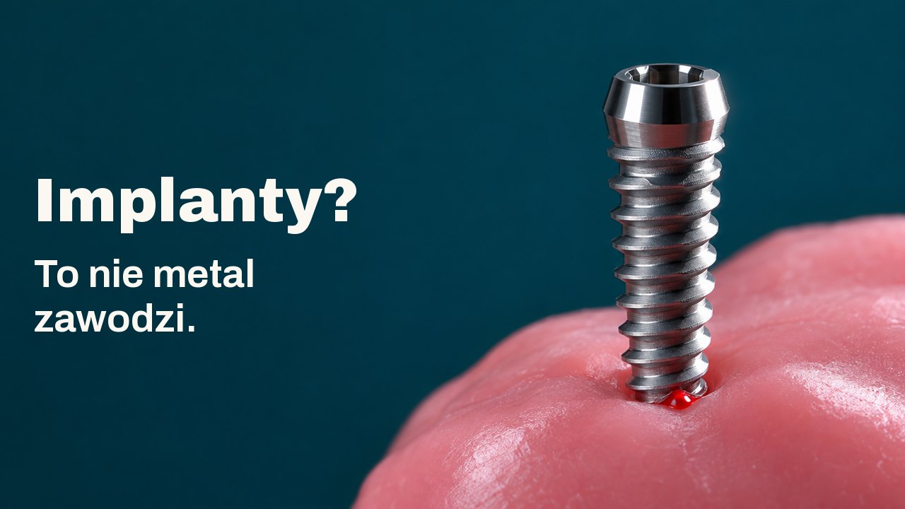 Implanty? To nie metal zawodzi. Wypolerowana tytanowa śruba stoi pionowo w miękkim różowym wosku, ostro oświetlona z boku na tle głębokiego morskiego turkusu.