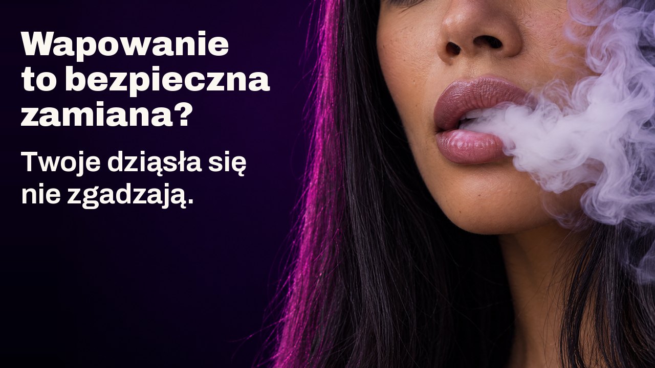 Wapowanie to bezpieczna zamiana? Twoje dziąsła się nie zgadzają. Zbliżenie ust kobiety wydychających gęstą, kłębiącą się chmurę białej pary, na ciemnofioletowym tle.